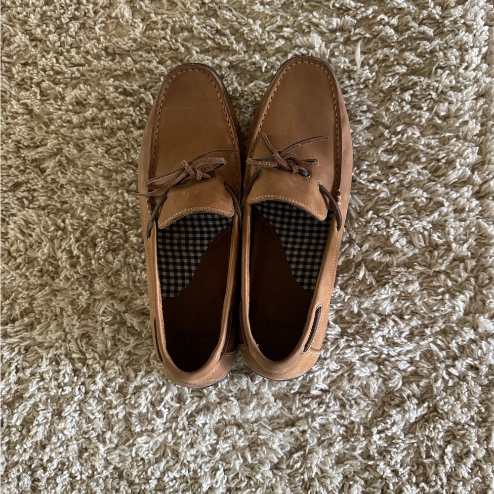 Men/boys casual slip on shoe. Brand new. Never worn! Accepting reasonable offers